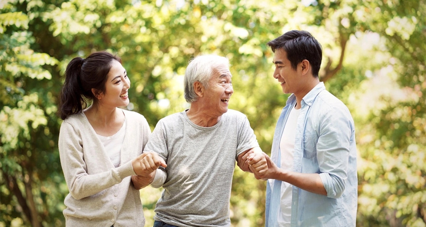 Quốc gia nào ở Đông Nam Á có tỷ lệ tăng dân số tự nhiên ở mức âm?