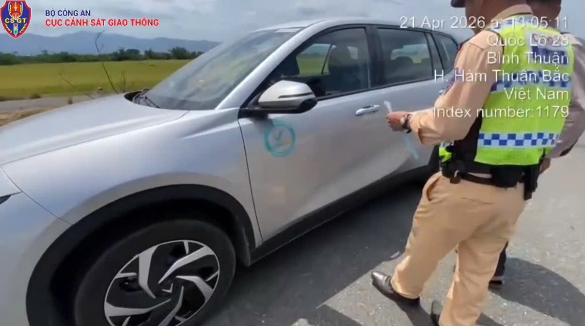 Tài xế taxi không bằng lái, phóng nhanh trên cao tốc, chủ xe “gánh” phạt nặng.jpg