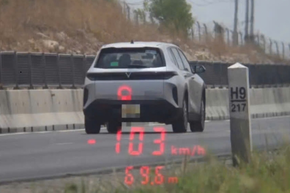 Tài xế taxi không bằng lái, vượt tốc độ trên cao tốc, chủ xe liên đới 'gánh' phạt nặng