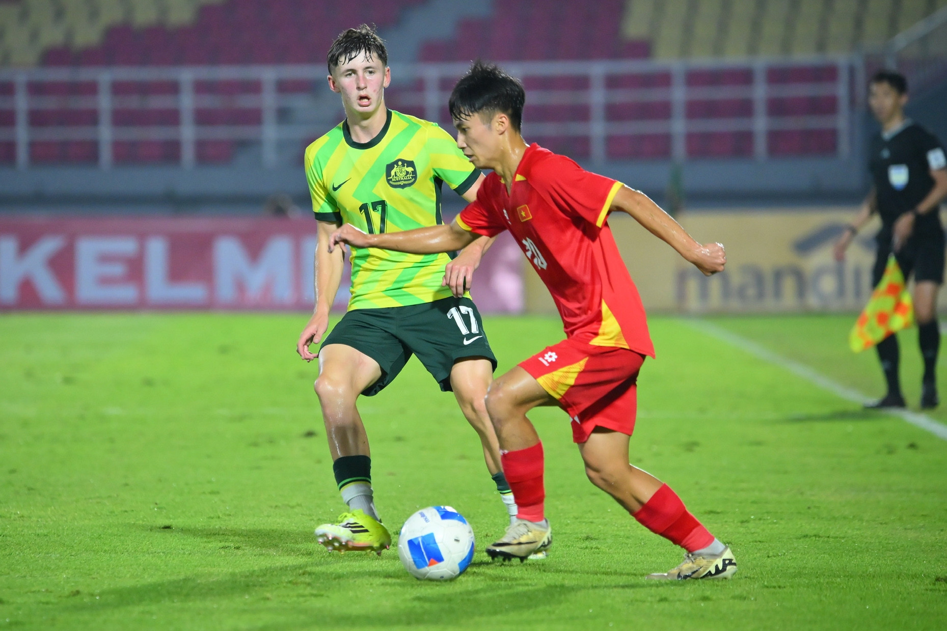 U17 Việt Nam lập kỷ lục lịch sử sau trận thắng Australia U17 Việt Nam ngược dòng hạ U17 Australia, vào chung kết Đông Nam Á