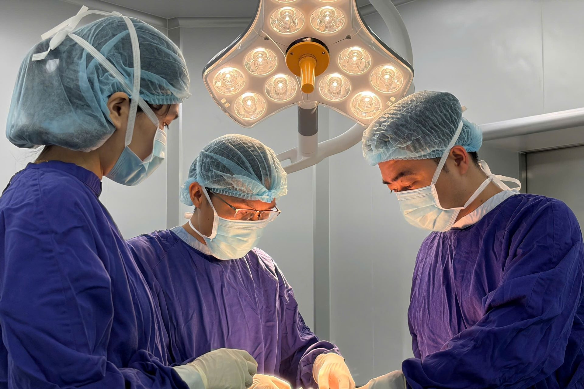 Vinmec Nha Trang đưa kỹ thuật mổ nội soi tuyến giáp không sẹo về Khánh Hòa