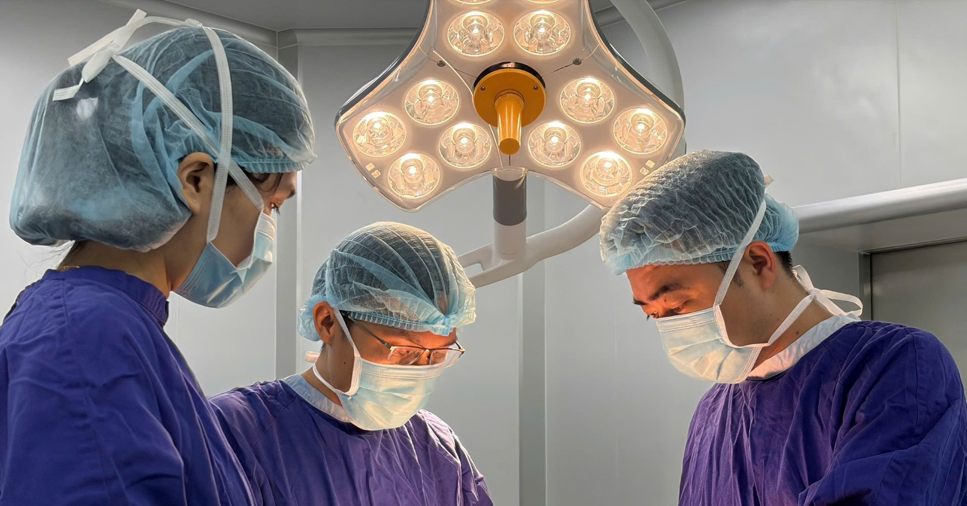 Vinmec Nha Trang đưa kỹ thuật mổ nội soi tuyến giáp không sẹo về Khánh Hòa