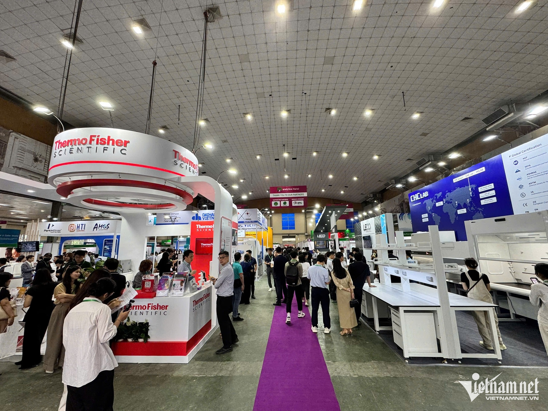 W-2204 trien lam analytica.jpg