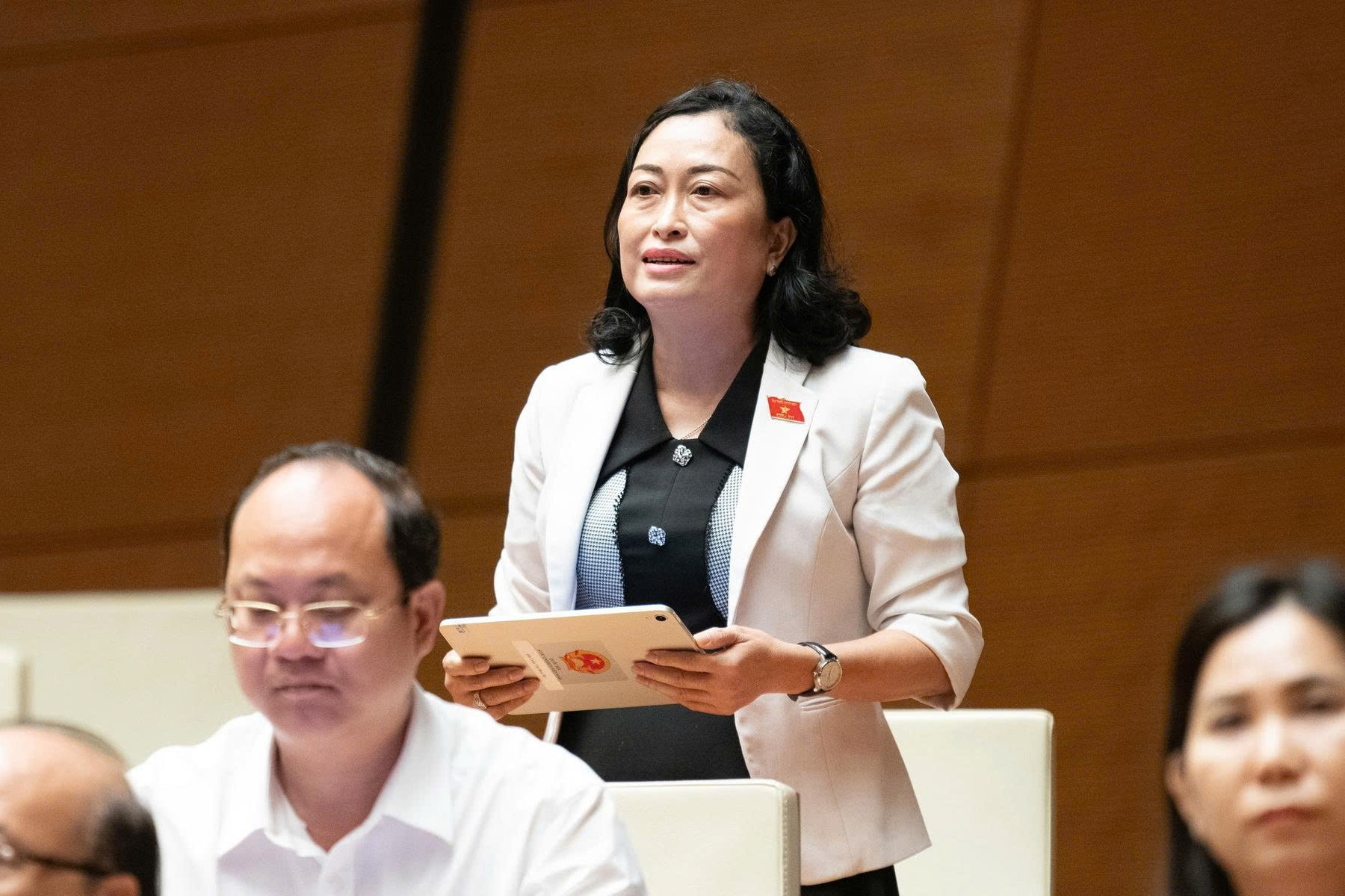  2 phòng của UBND xã phải đảm nhiệm công việc từ 14 sở 