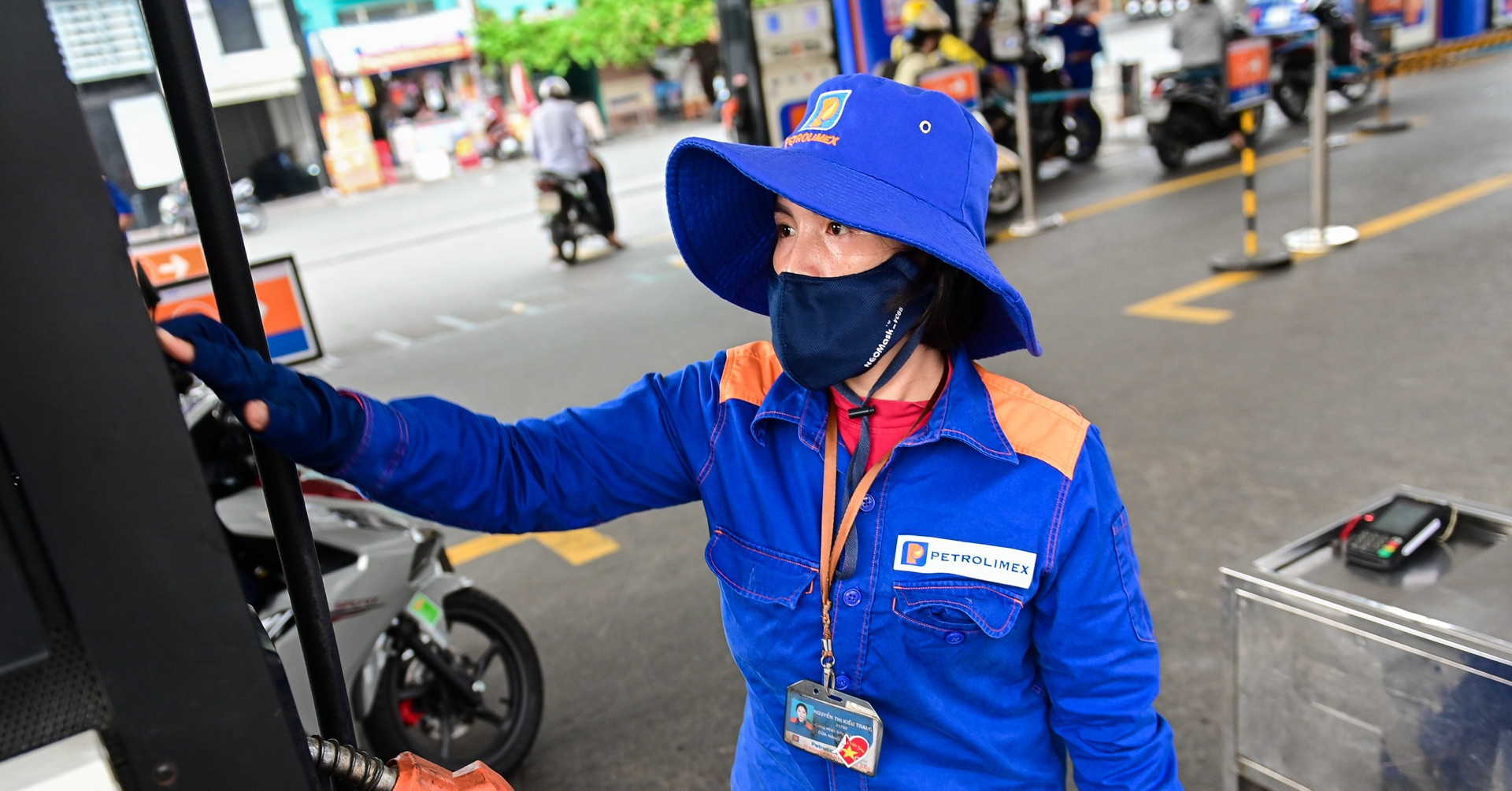 Giá xăng dầu hôm nay 23/4: Dầu thế giới tăng, trong nước giữ mức giá giảm mạnh