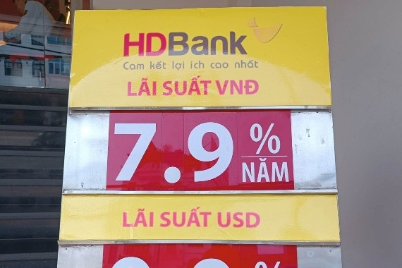 Lãi suất ngân hàng hôm nay 23/4: Lãi suất nhà giàu cũng hạ