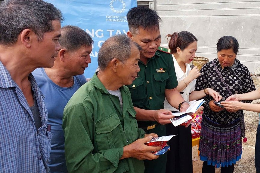 BĐBP Lào Cai: Đưa pháp luật đến gần dân, xóa nghèo thông tin vùng biên viễn