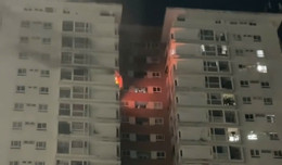 Cháy căn hộ tầng 16 chung cư ở TPHCM, cư dân hoảng loạn tháo chạy..jpg