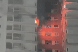 Cháy căn hộ tầng 16 chung cư ở TPHCM, người dân hoảng loạn tháo chạy