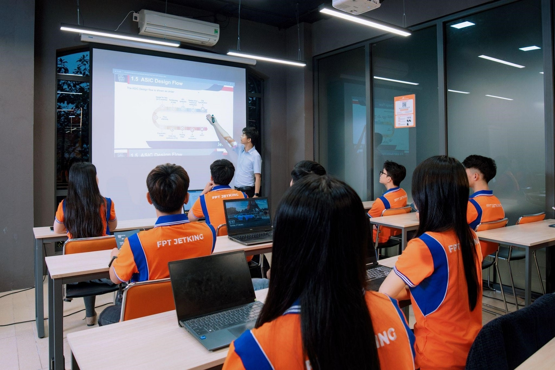 Chọn ngành sau thi THPT: Nghề gì ‘đón sóng’ AI và công nghệ mới?