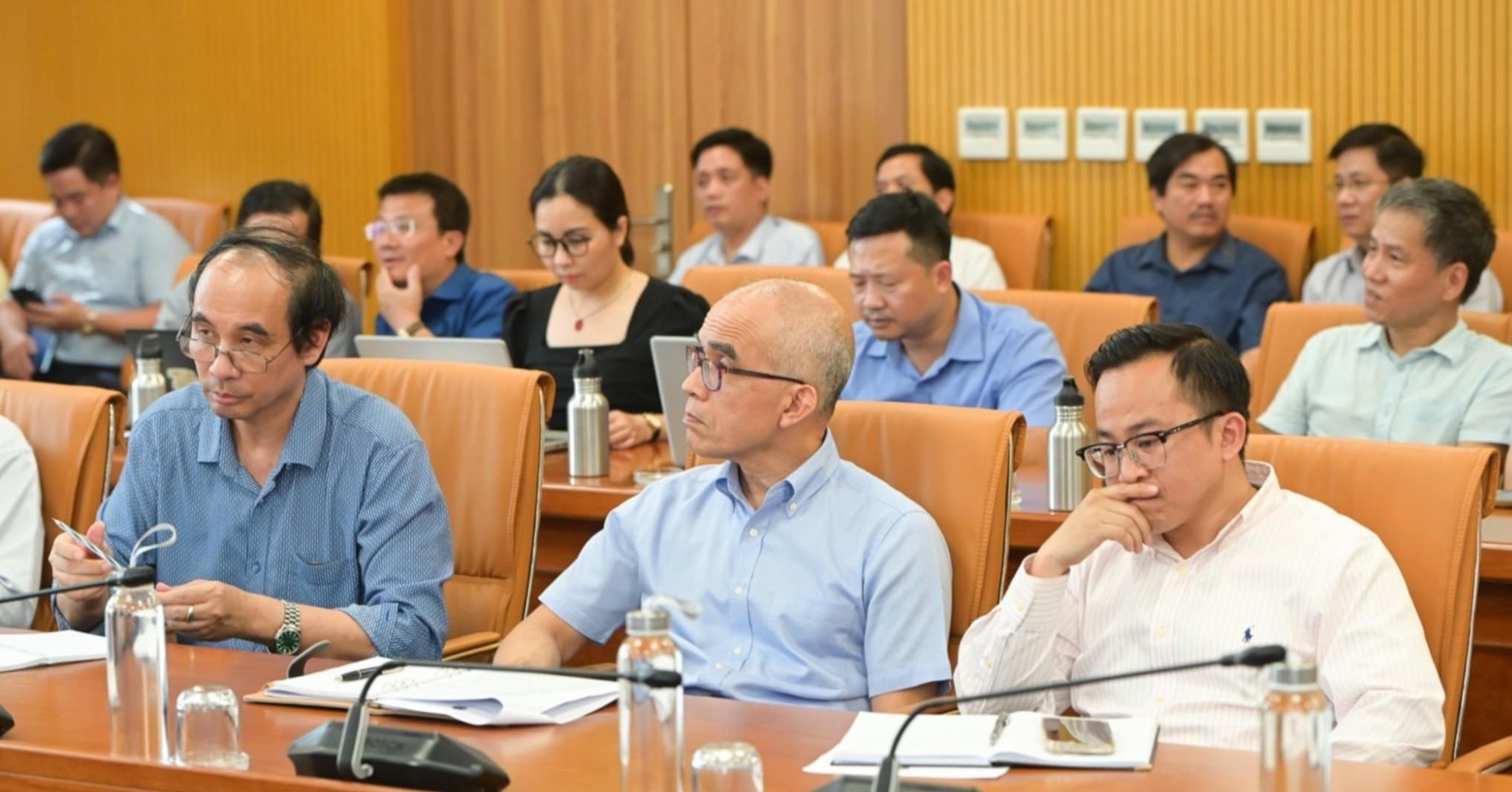 Có nên tăng lương cơ sở lên 2,7 triệu đồng?