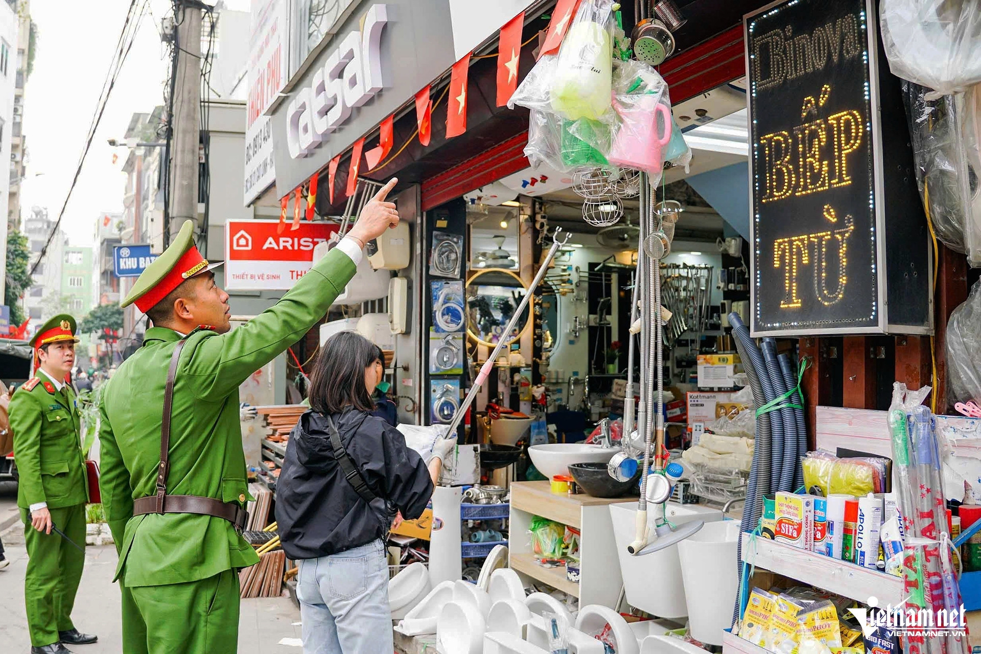 Công an Hà Nội thí điểm UAV giám sát trật tự đô thị