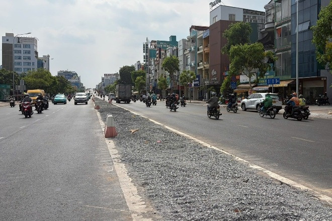  Đường kẹt xe nhất TPHCM lạ lẫm sau cuộc 'phẫu thuật' xóa 3km dải phân cách 