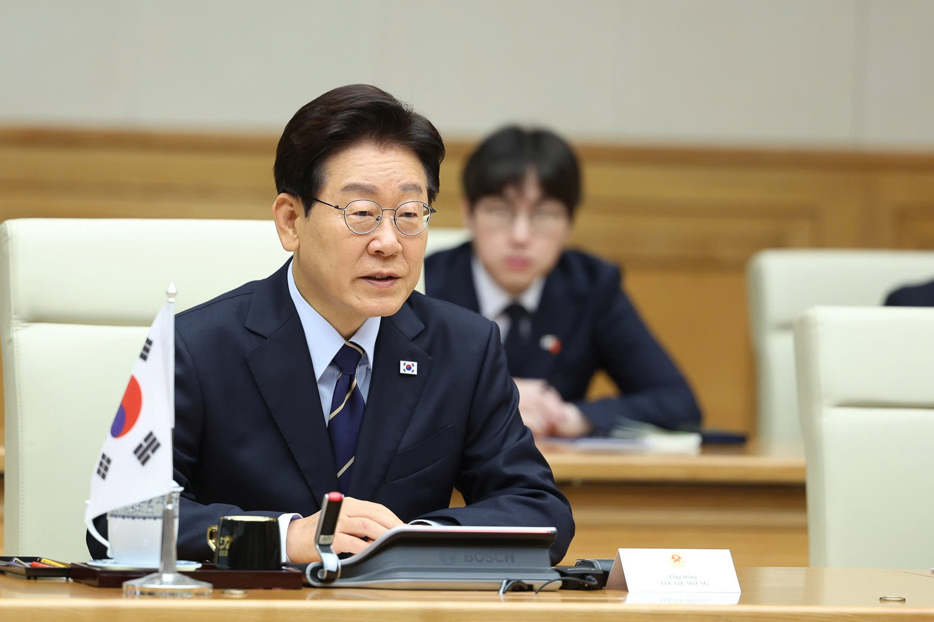 Lê Minh Hưng Lee Jae Myung 5.jpg