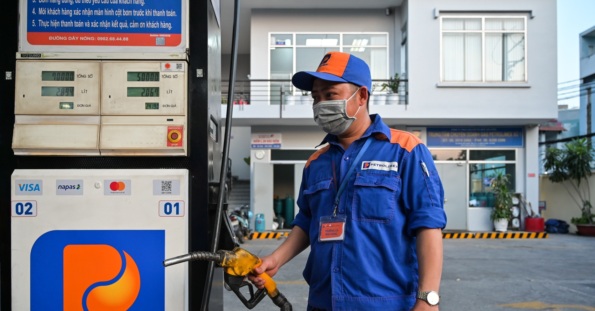 Giá xăng dầu lại giảm, có loại hạ hơn 1.000 đồn...