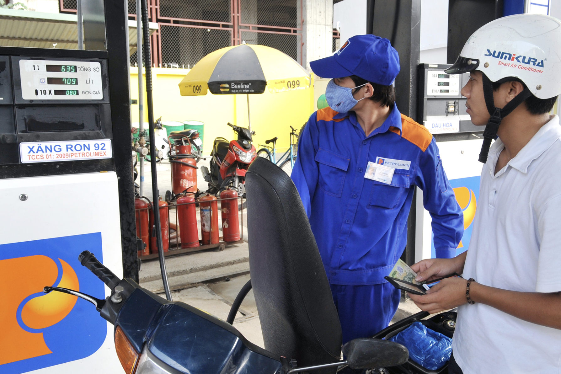 Giá xăng dầu đã hạ 8.280-18.091 đồng/lít từ đỉnh, nhập khẩu tăng đột biến