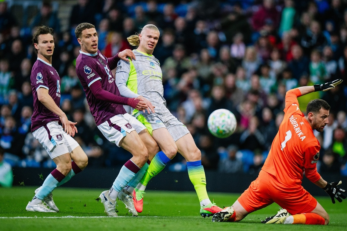 Man City lên đầu bảng, Pep và Haaland ‘song kiếm hợp bích’ cực hay