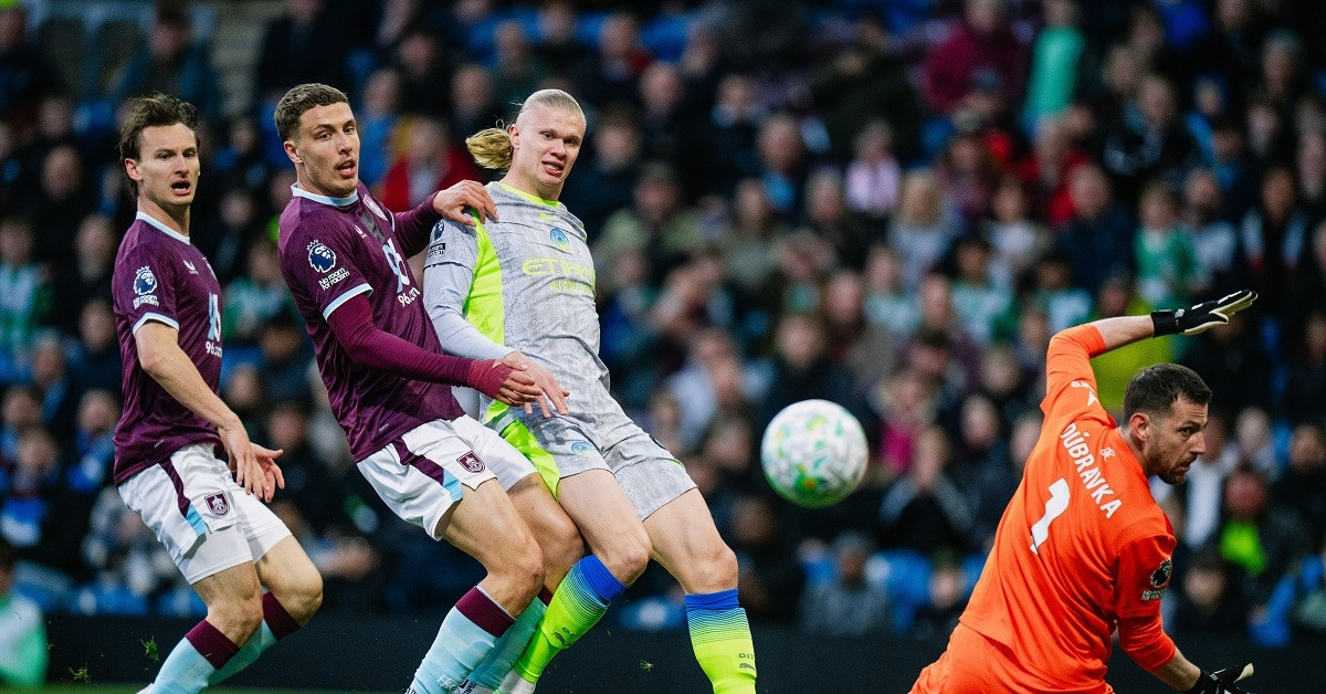 Man City lên đầu bảng, Pep và Haaland ‘song kiếm hợp bích’ cực hay