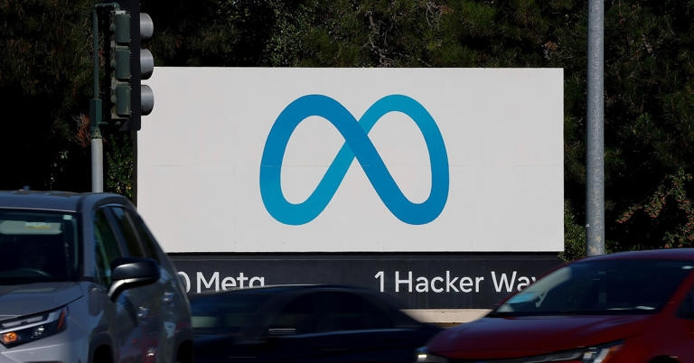 Meta theo dõi thao tác gõ phím, nhấp chuột của nhân viên trên máy tính