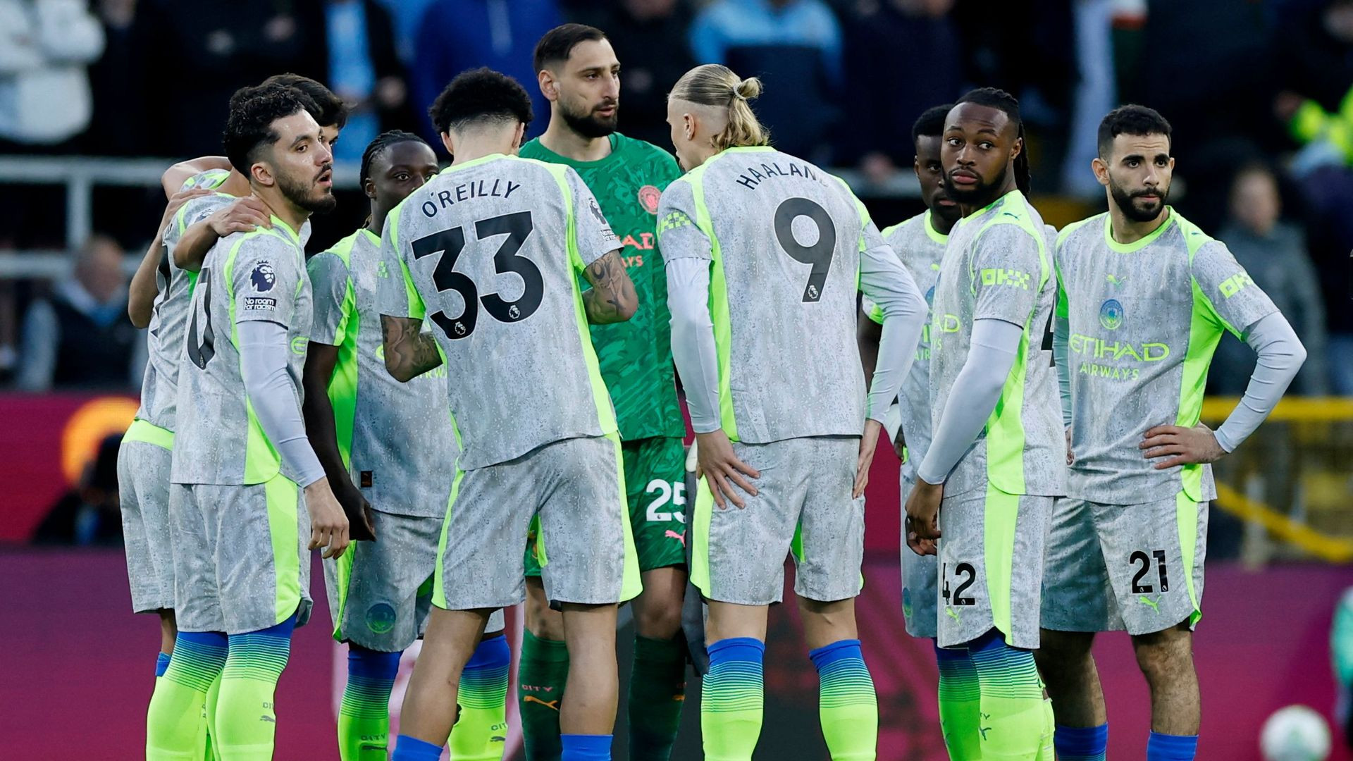 Thắng trận đá bù, Man City vượt Arsenal leo lên đầu bảng