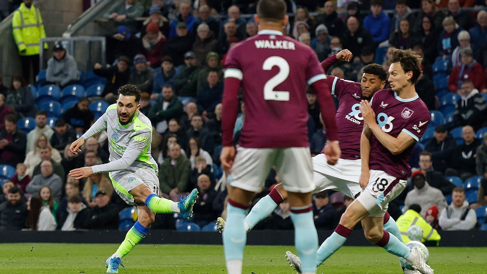 resources_premierleague_pulselive_com 2026 04 22T192915Z_578864743_UP1EM4M1I4QKZ_RTRMADP_3_SOCCER ENGLAND BUR MCI (2).jpg