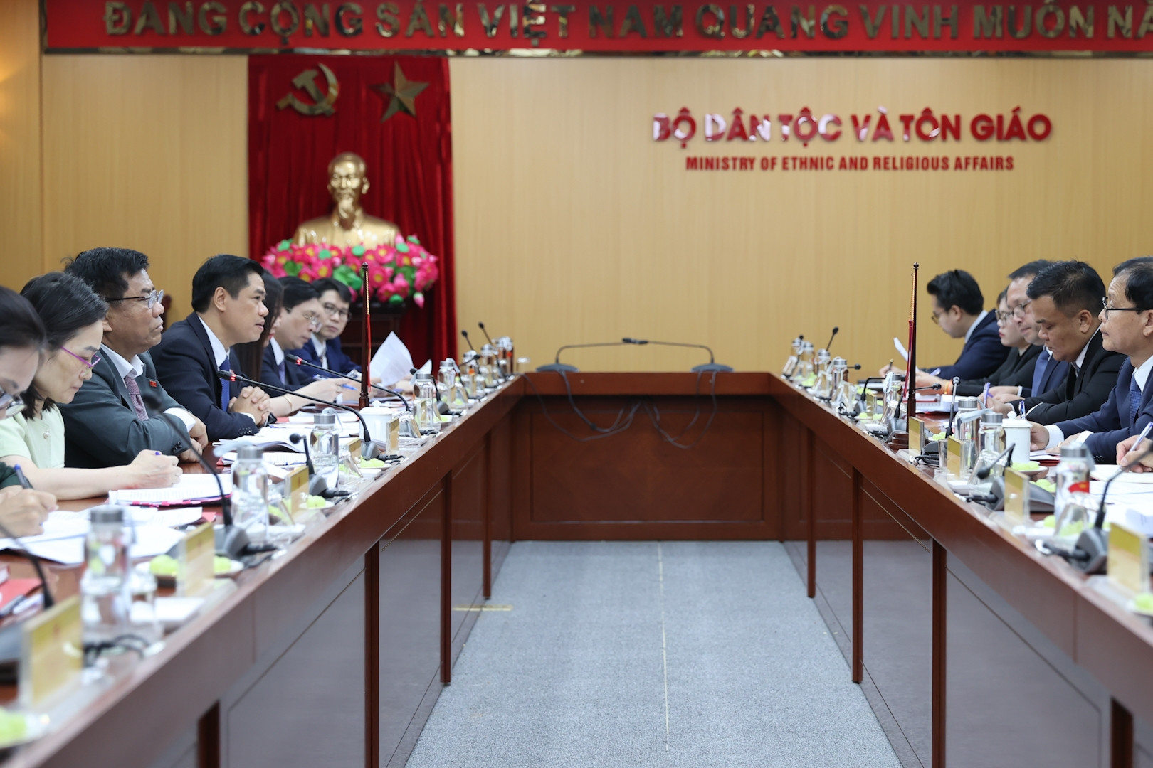  Tăng cường hợp tác Việt Nam - Lào trong công tác dân tộc và tôn giáo 