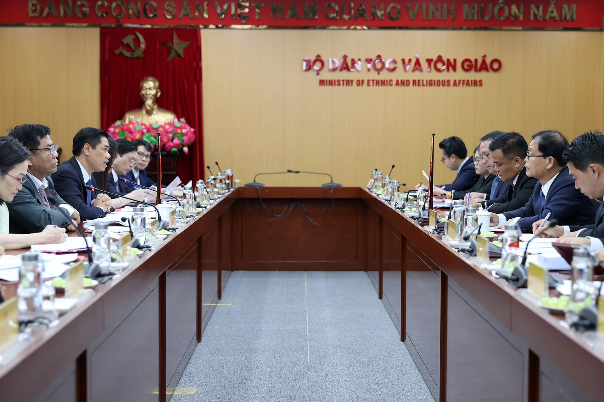 Tăng cường hợp tác Việt Nam - Lào trong công tác dân tộc và tôn giáo