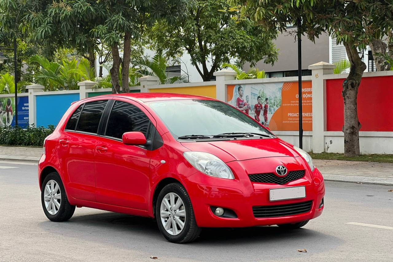 Toyota Yaris 1.3 2010 1.jpg