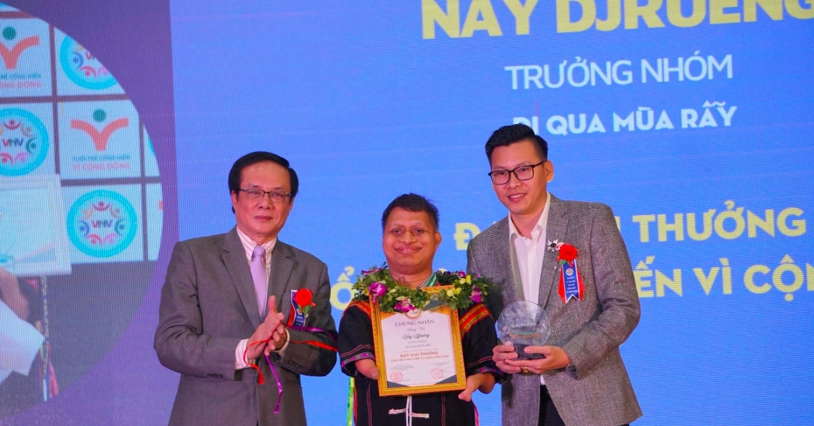 Chàng trai Gia Rai không tay chân vượt nghịch cảnh, lan tỏa yêu thương
