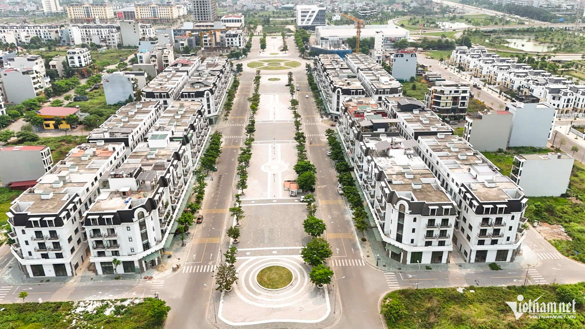 W-Biệt thự bỏ hoang ở phố đi bộ Bắc Giang_50.JPG.jpg