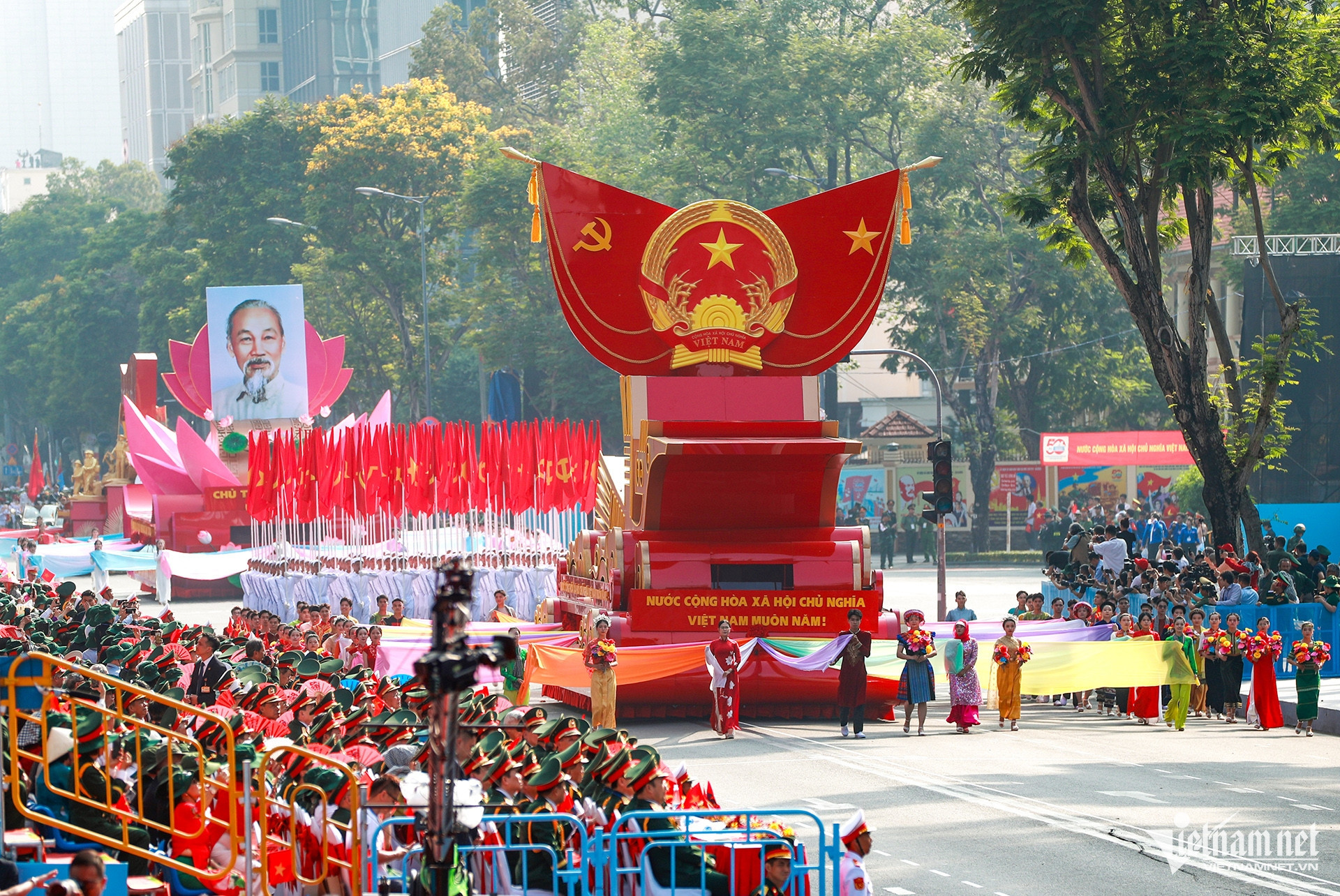 30:4 1 5 w anh mn 1 1460.jpg