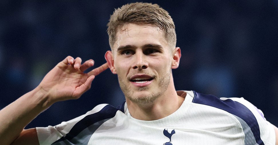 Tin tức về chuyển nhượng 24/4: MU ký Van de Ven, Barca lấy Lisandro