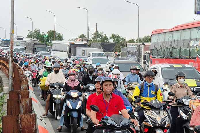 Người dân TPHCM di chuyển thế nào để 'né' ùn tắc dịp nghỉ lễ 30/4-1/5?