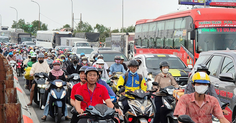 Người dân TPHCM di chuyển thế nào để &amp;apos;né&amp;apos; ùn tắc dịp nghỉ lễ 30/4-1/5?