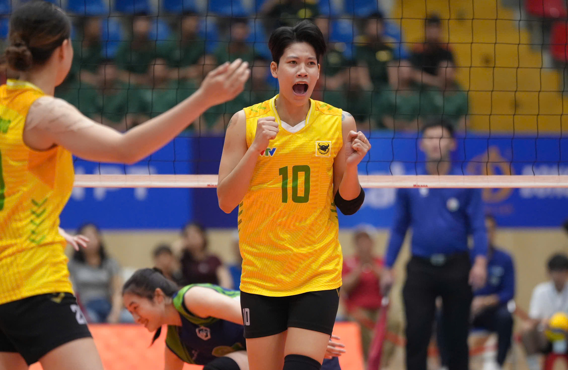 bong chuyen cup hung vuong 4.jpg