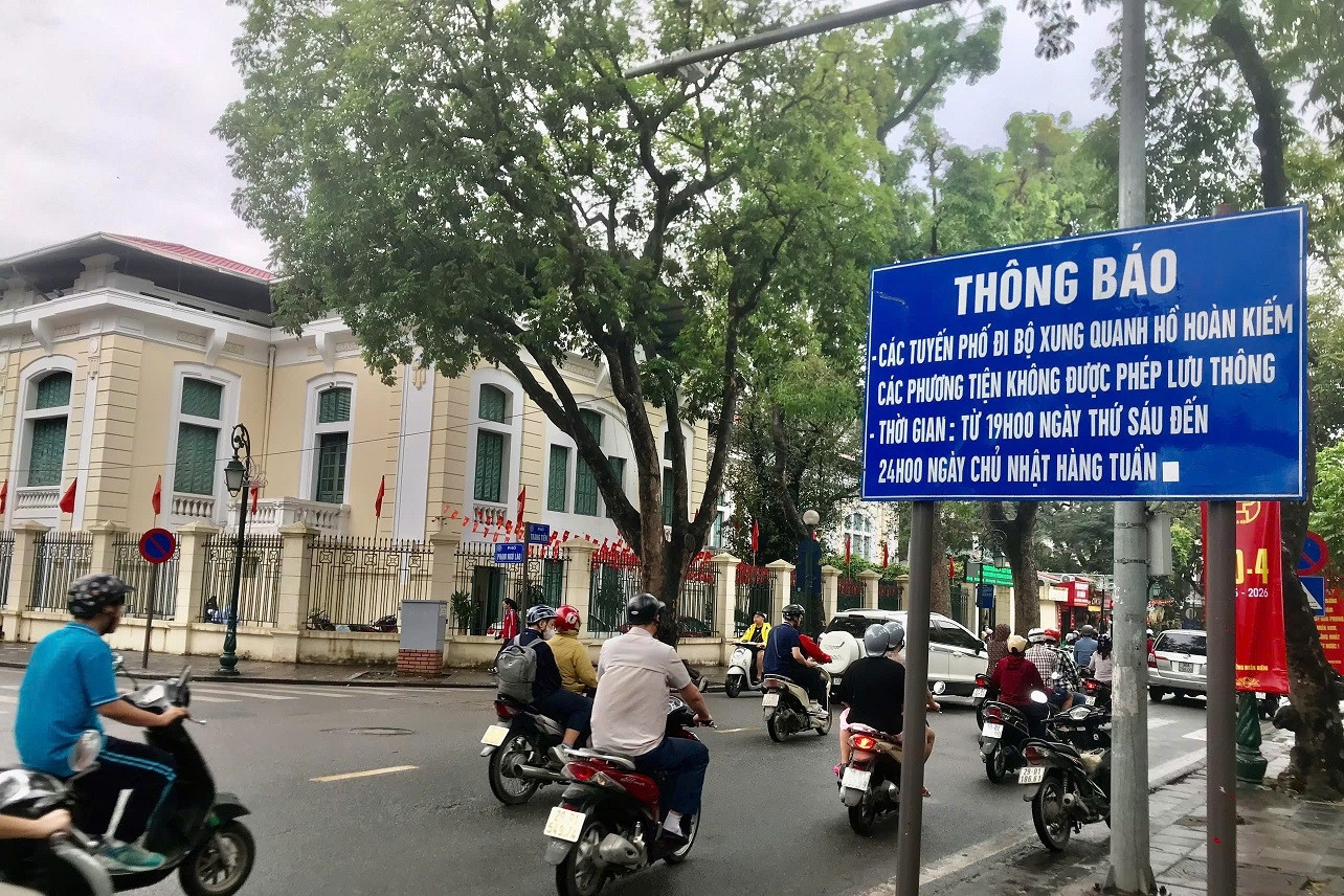 Cấm xe máy xăng: Hà Nội đưa giải pháp mềm, người dùng xe 'dễ thở'