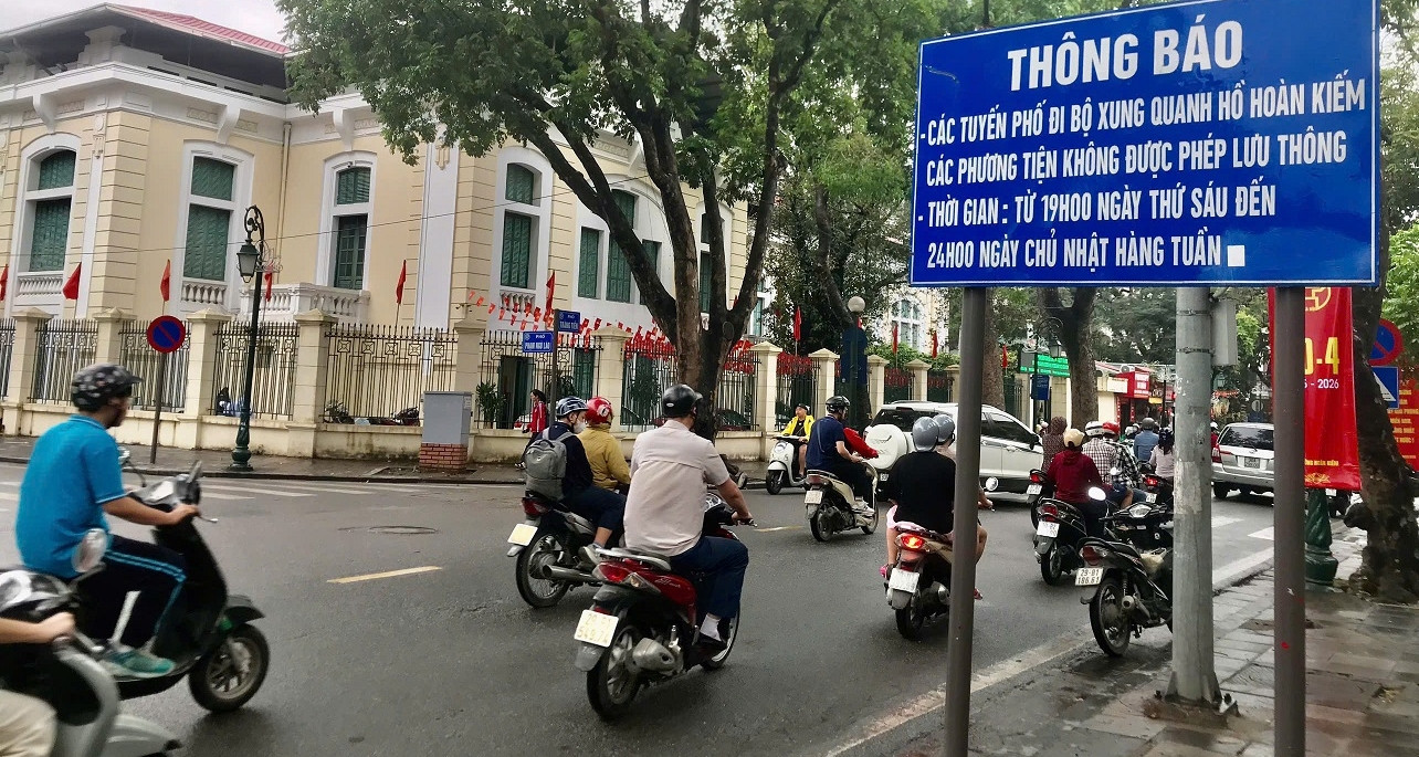 Cấm xe máy xăng: Hà Nội đưa giải pháp mềm, người dùng xe 'dễ thở'