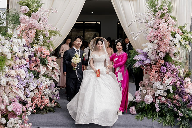 Cô gái Thái Nguyên lấy chồng nhà đối diện, 100 người xếp hàng đón nhà trai