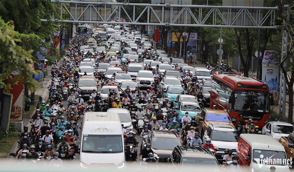 CSGT huong dan giao thong dip nghi le 1.png