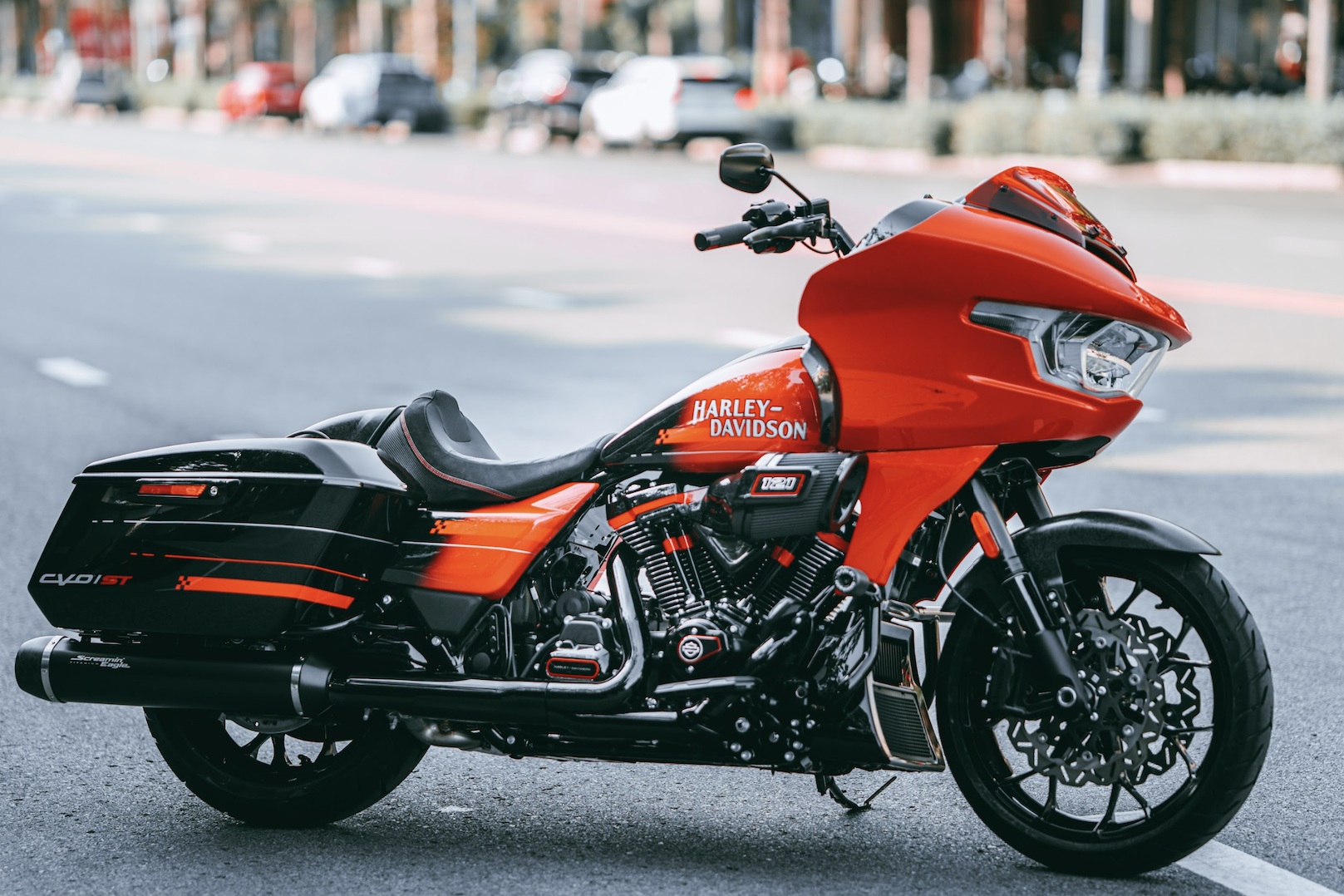 Dân chơi Hà Nội tậu siêu mô tô Harley-Davidson giá 2,44 tỷ độc nhất Việt Nam