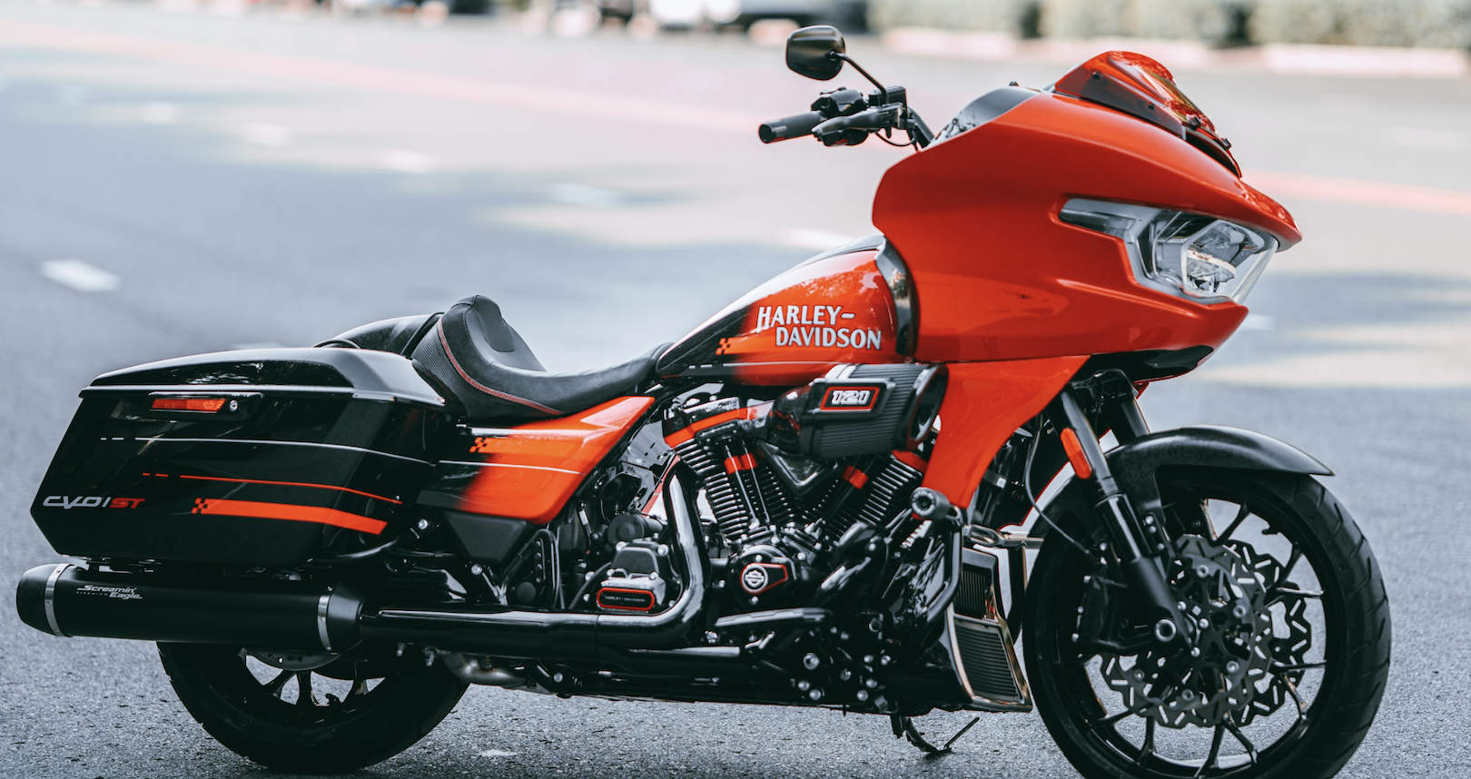 Dân chơi Hà Nội tậu siêu mô tô Harley-Davidson giá 2,44 tỷ độc nhất Việt Nam