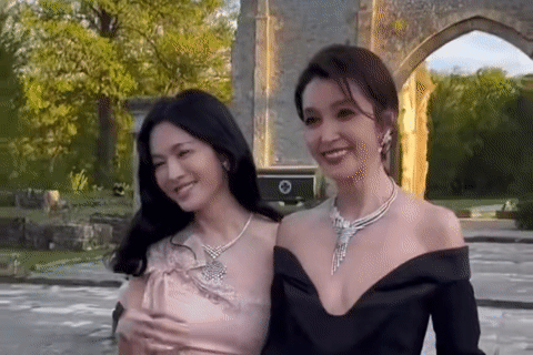 Diễn viên Song Hye Kyo khoe nhan sắc đẹp tựa nữ thần khi hội ngộ Lý Băng Băng