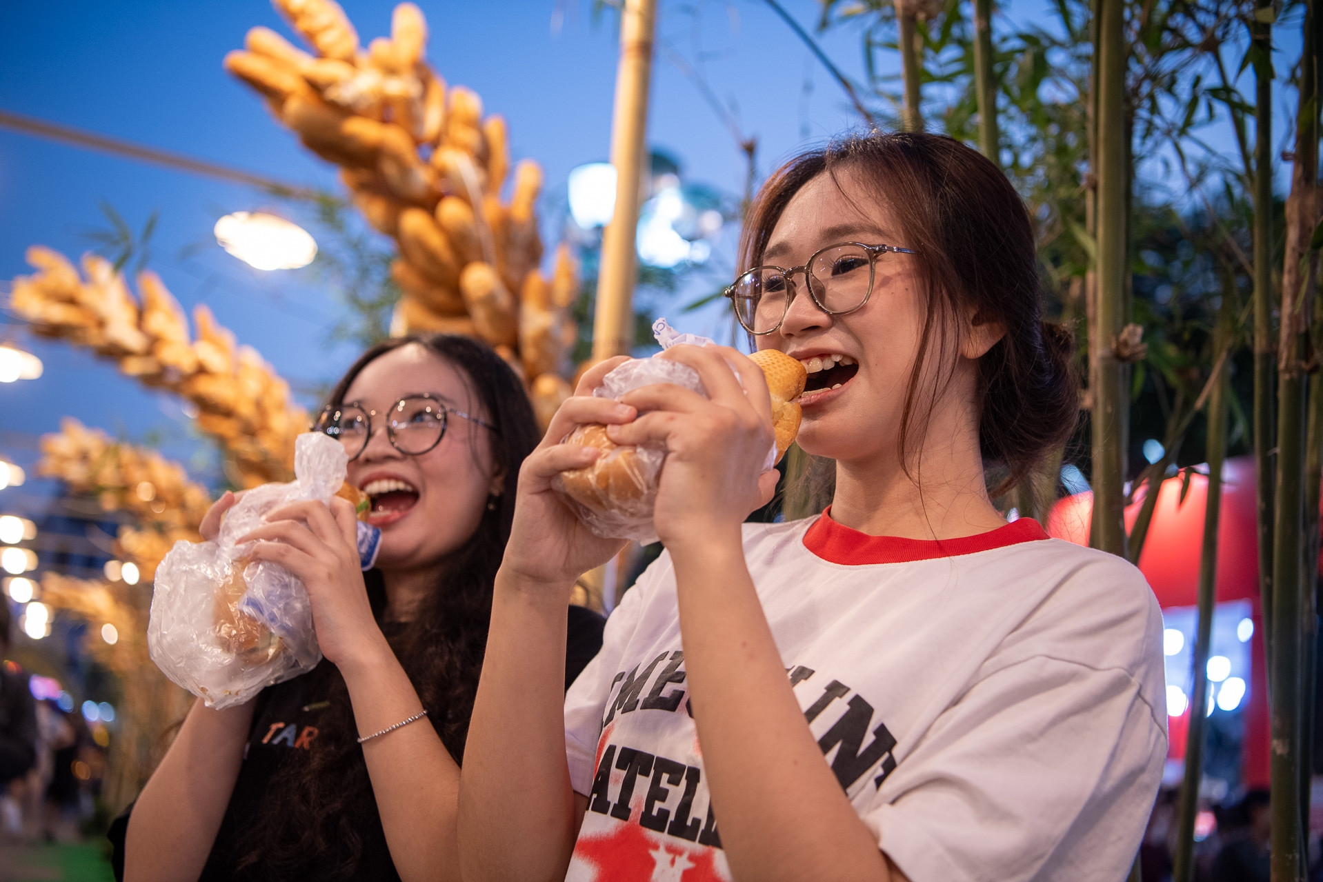 Hàng nghìn người đổ về Lễ hội Bánh mì ở TPHCM, xếp hàng dài chờ thưởng thức