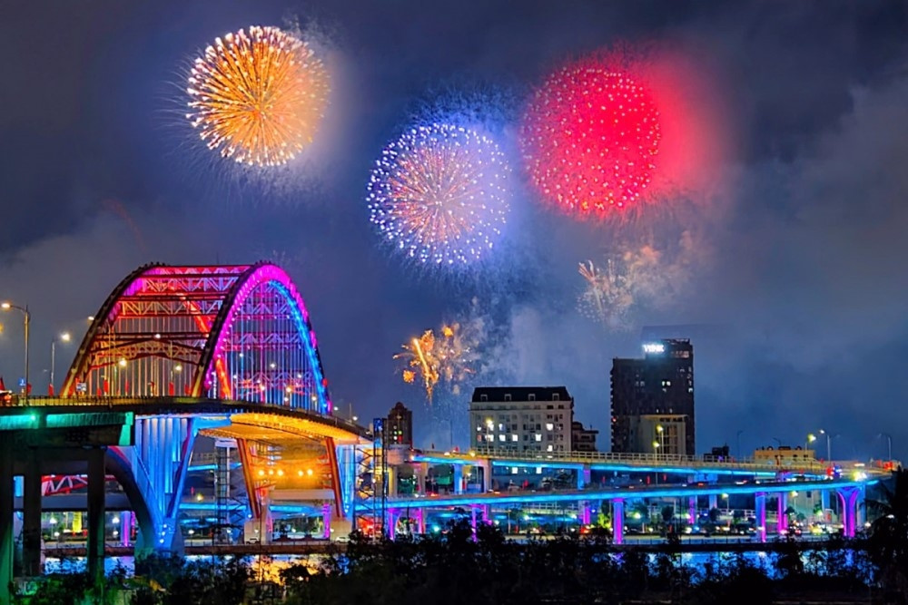 Khắc họa hình ảnh Hải Phòng 'Trung dũng - Quyết thắng' ở Lễ hội Hoa phượng đỏ