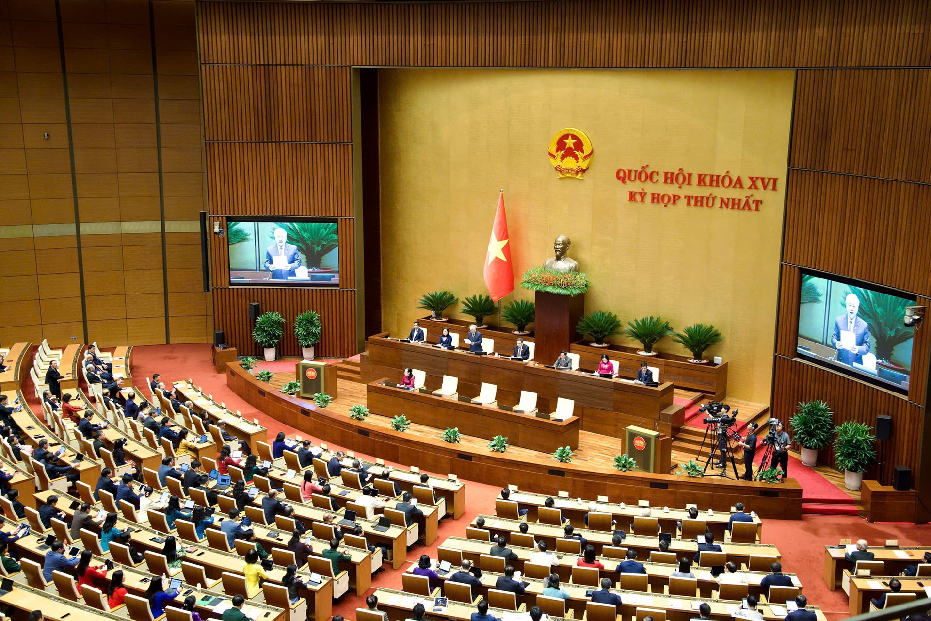 Kiên quyết cắt giảm chi không cần thiết để cải cách tiền lương