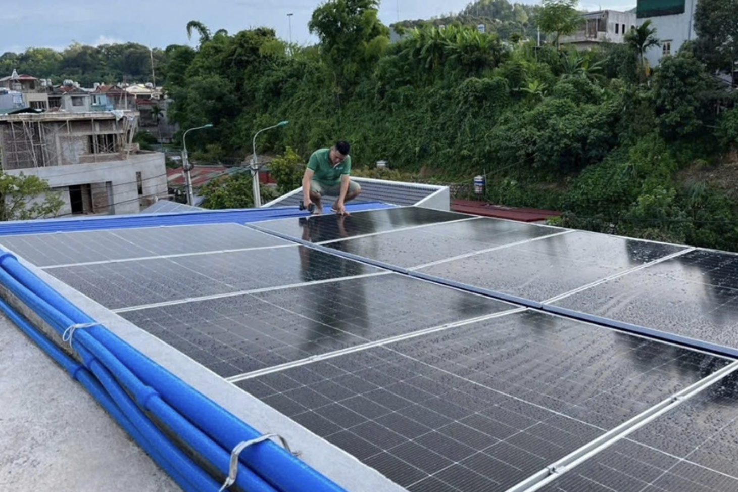 Lắp điện mặt trời mái nhà, hộ kinh doanh giảm 20 triệu đồng tiền điện mỗi tháng