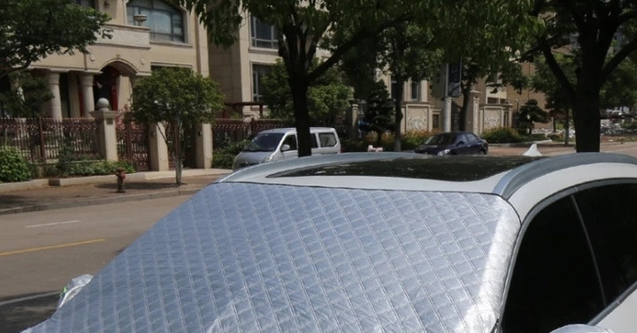 Nên dùng tấm chắn nắng ô tô ở trong hay ở ngoài?