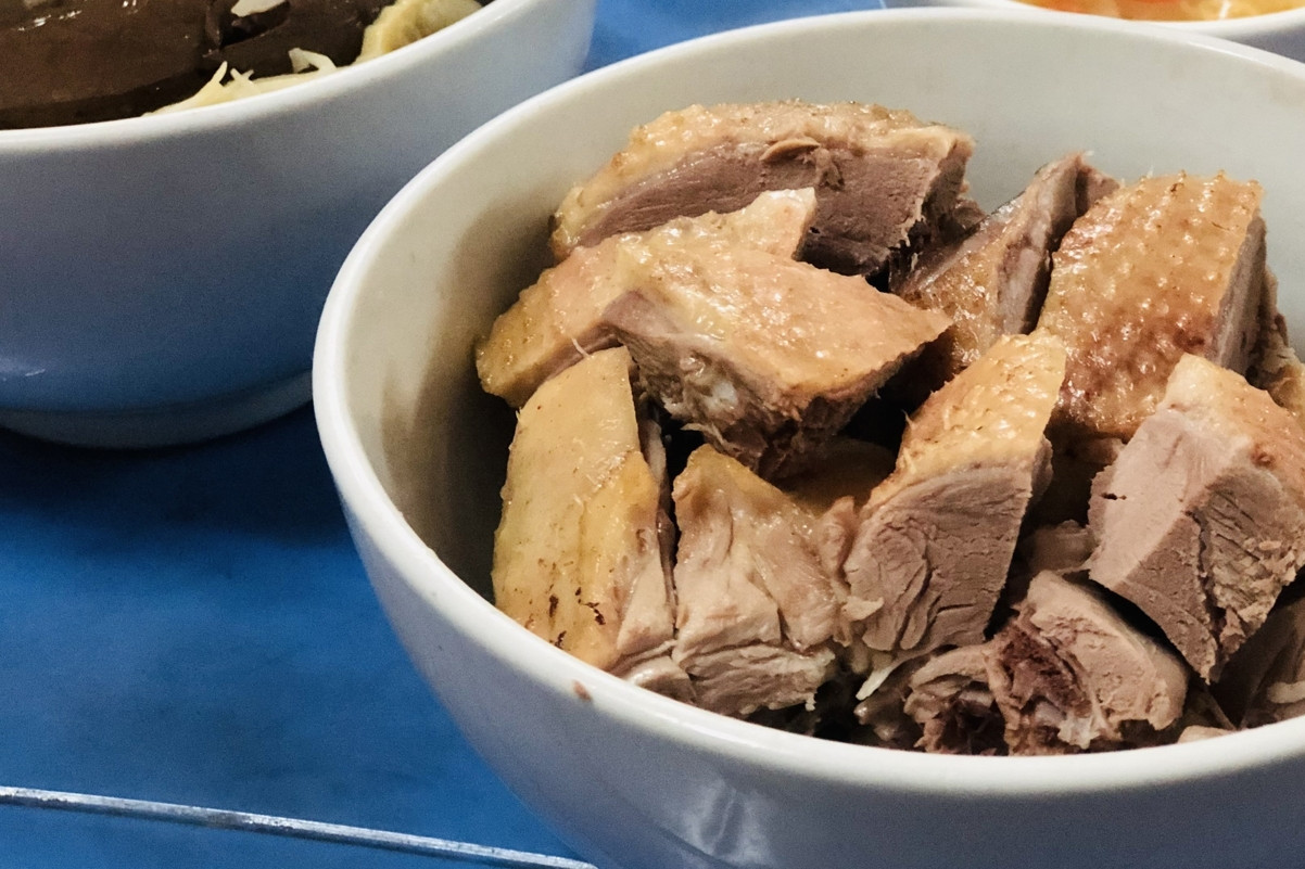 Người đàn ông cấp cứu sau bữa ăn với thịt ngan luộc Người đàn ông cấp cứu sau bữa ăn với thịt ngan luộc