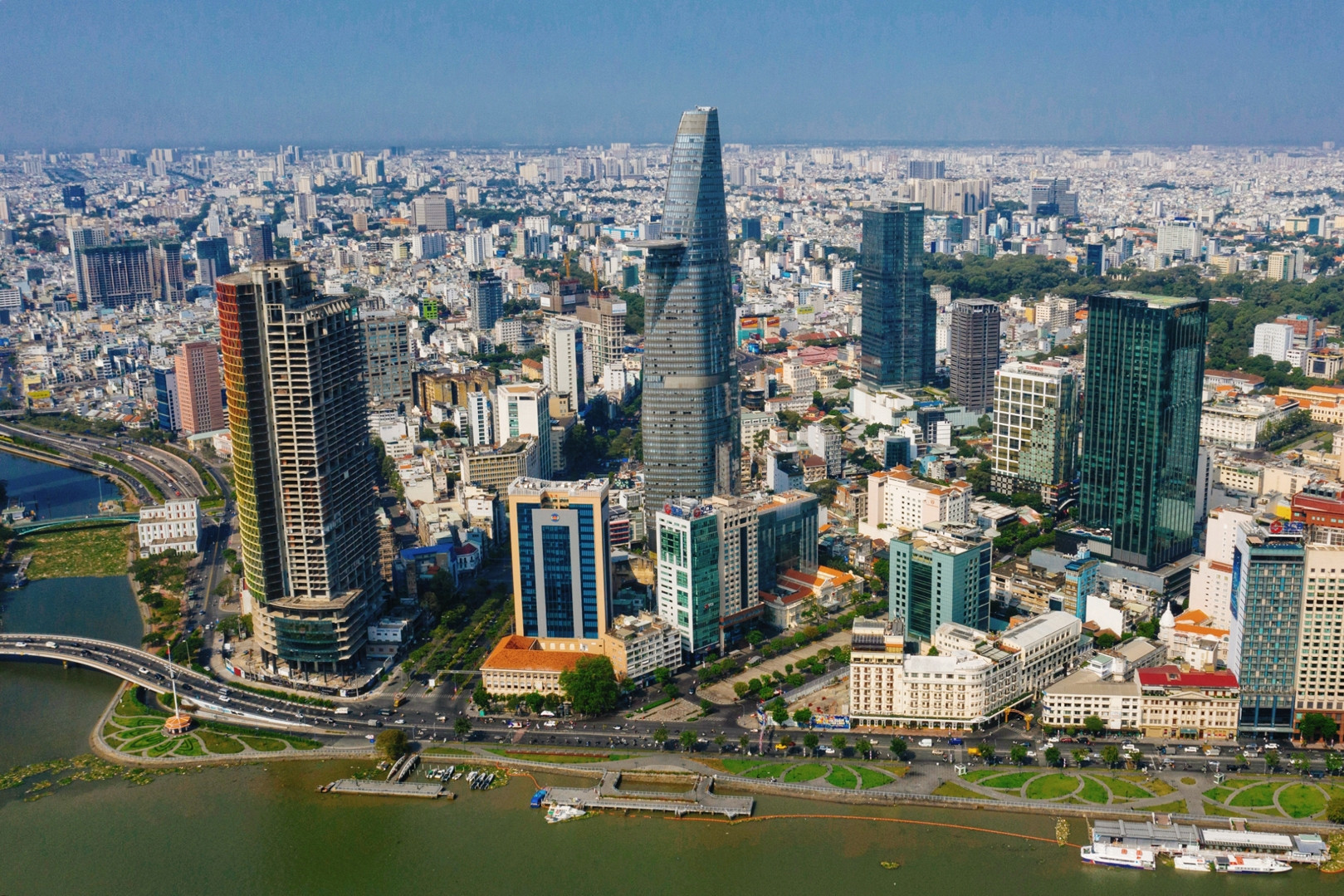 Quốc hội giao mục tiêu GDP tăng từ 10%, nâng cao toàn diện đời sống nhân dân