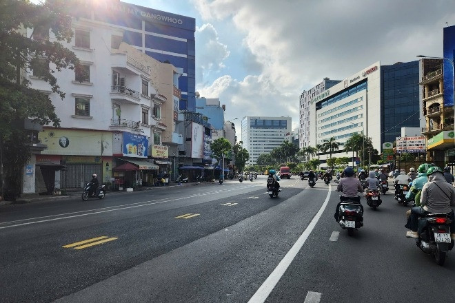 Sau 'phẫu thuật' xoá 3km dải phân cách, đường Cộng Hòa vận hành giao thông 3 chiều ra sao?